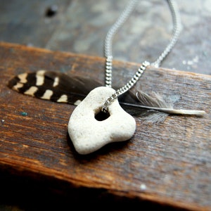 Collier pendentif Hag Stone avec chaîne vintage en acier inoxydable image 1