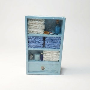 Vintage Puppenhaus Blau Badezimmerschrank Regal Handtücher Zahnpasta Toilettenpapier