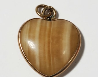 Victorian Agate Heart Shaped 14k Yellow Gold Pendant
