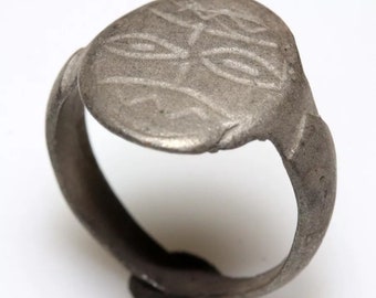 Ancient Barbarous Viking bronze decorated seal ring circa 690-1066 AD