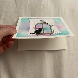 Tarjeta hecha a mano con un lindo gatito: elegancia atemporal y encanto nostálgico, perfecta para ocasiones especiales y gestos sentimentales