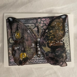 Tarjeta hecha a mano Butterfly Style One: elegancia atemporal y encanto nostálgico, perfecta para ocasiones especiales y gestos sentimentales
