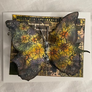 Tarjeta hecha a mano estilo mariposa tres: elegancia atemporal y encanto nostálgico, perfecta para ocasiones especiales y gestos sentimentales