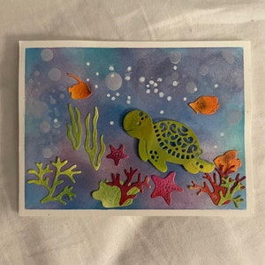 Linda tarjeta hecha a mano con tortuga marina: elegancia atemporal y encanto nostálgico, perfecta para ocasiones especiales y gestos sentimentales