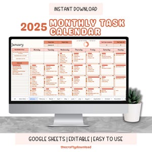 Può includere: Uno schermo di computer che mostra un modello di calendario mensile di attività del 2025 in Google Sheets. Il calendario è per gennaio e presenta uno schema di colori rosa e arancio. Il testo "INSTANT DOWNLOAD" è nella parte superiore dello schermo. Il testo "GOOGLE SHEETS | EDITABLE | EASY TO USE" è nella parte inferiore dello schermo.