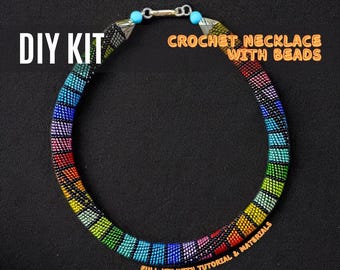 Kit de collar de crochet DIY: collar de cuentas de colores con tutorial y materiales. Kit completo para principiantes.