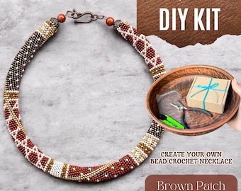 DIY gehaakte ketting met kralen, set geometrische boho sieraden maken, hippie bruin beige ketting, maak je eigen ketting, tutorial inbegrepen
