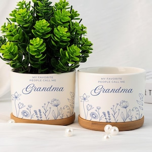 Mina favoritpersoner kallar mig mormor, familjekruka, specialdesignad kruka, personlig keramisk kruka, Toile De Jouy-kruka