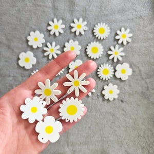 Daisy-bedels, bloemenhangers voor oorbellen, doe-het-zelf, bloemensieraden, plakboeken, kaarten, ritstrekkers, cadeaus, 3D-geprint