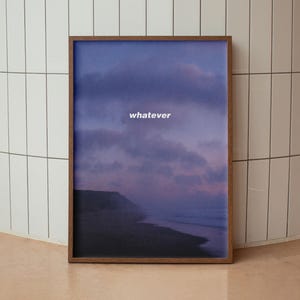 Whatever Poster, Lila Himmel Fotografie, Verträumte Strand Kunst, Minimalistische Typographie, moderne Landschaftskunst, Wandkunst, Digital Download