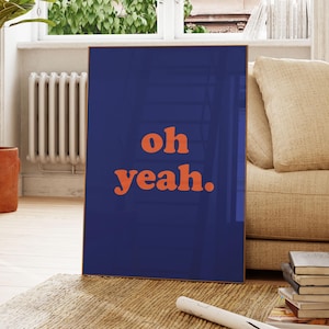 Puede incluir: Un póster azul marino con el texto "oh yeah." en naranja.