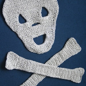 Skull and Bones Halloween Goth Pirate Applique Crochet Pattern