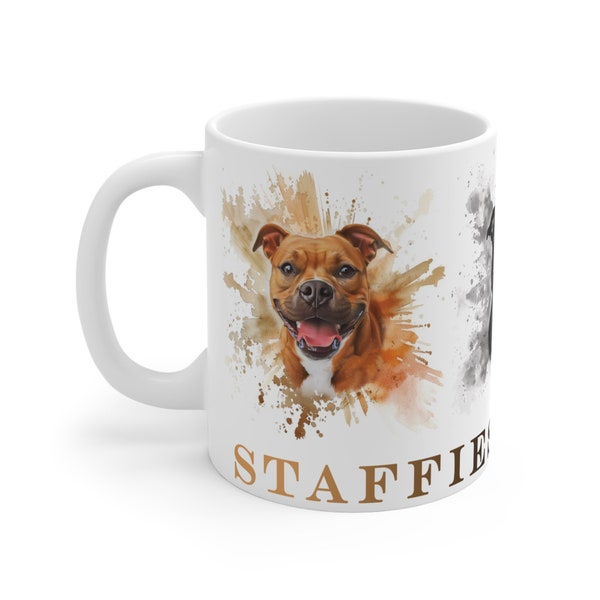 Mug Staffies & Coffee - Tasse avec portraits de chiens Staffordshire Bull Terrier souriants, dans un style aquarelle.