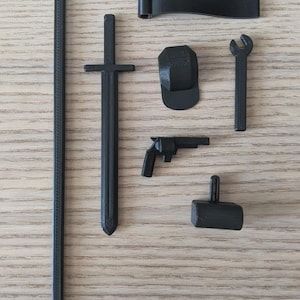 Dummy 13 Zubehörset – 7-teiliges 3D-gedrucktes Ausrüstungsset aus PLA, maßstabsgetreu, Action-Figuren-Addon nach Design von Gabriel Rosiak