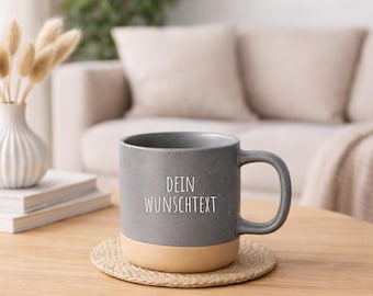 Personalisierte Tasse mit Wunschtext – Geschenk mit Text nach Wahl – Gravierte Keramiktasse – individuell & Spülmaschinenfest – 360 ml