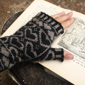 PDF Knitting Pattern - Queen Of Hearts Fingerless Gloves