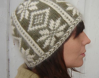 PDF Knitting Pattern - Poinsettia Hat