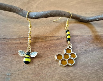 Cute Honey Bee Earrings with Beehive, Earrings for Women, Gifts for Her, Summer Jewelry, Bee Jewelry
