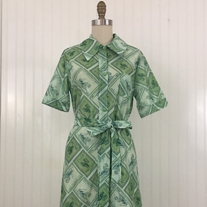1970s Green Phil-Maid The Grecian Quilt Novelty Print Shirt Dress • Size Medium