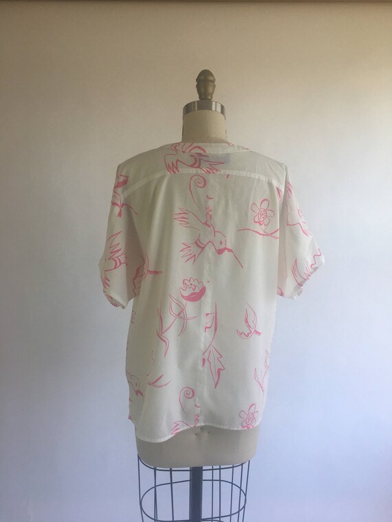1980s Hot Pink Bird Print Pull On White Blouse by… - image 5