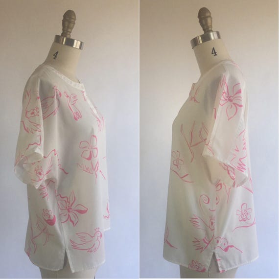 1980s Hot Pink Bird Print Pull On White Blouse by… - image 3