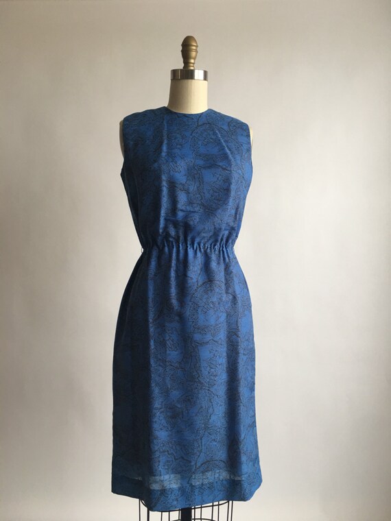1960s Blue Bombshell Exotic Toile Print Sheath Dre