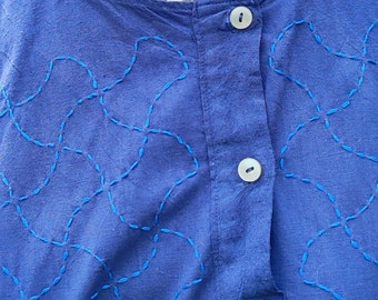 Robe brodée à la main selon la technique Sashiko