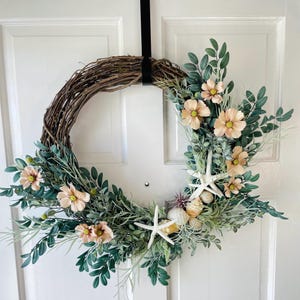 Corona costera de conchas y estrellas de mar: decoración para la casa de playa imagen 2