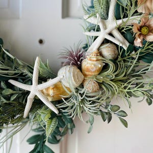Corona costera de conchas y estrellas de mar: decoración para la casa de playa imagen 5