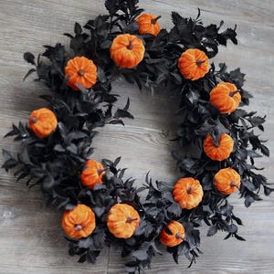 Halloween Wreath, Modern Halloween Wreath, Halloween Decor, Pumpkin Wreath for Front Door, Black &Orange Wreath for Front Door, Spooky Decor