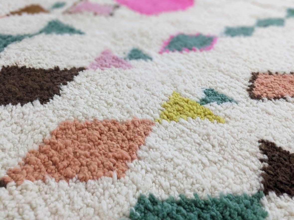 カスタムマルチカラーアジラルラグ - 手織りモロッコウールカーペット