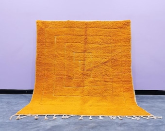 Alfombra marroquí naranja – Alfombra bereber de lana hecha a mano, diseño geométrico.