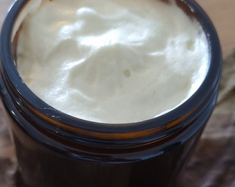 Crème Hydratante Corps Luxuriante au Beurre de Karité et aux Huiles Essentielles