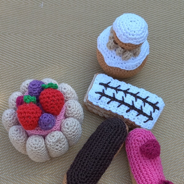 Lot de pâtisseries au crochet