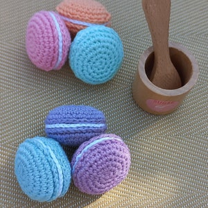 Lot de 6 macarons pastels dinette au crochet. image 1