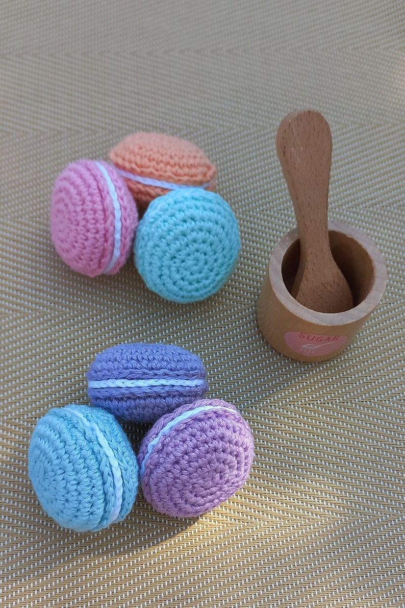 Lot de 6 macarons pastels dinette au crochet. image 1