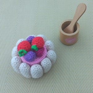 Lot of crochet pastries image 5