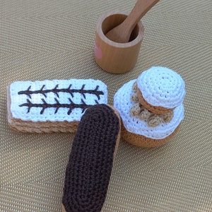 Lot of crochet pastries image 6