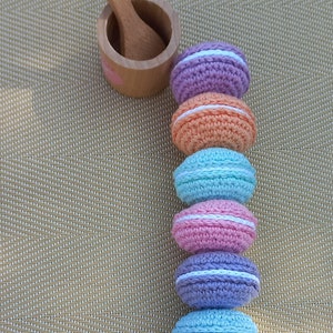 Set of 6 pastel dinette crochet macaroons. image 3