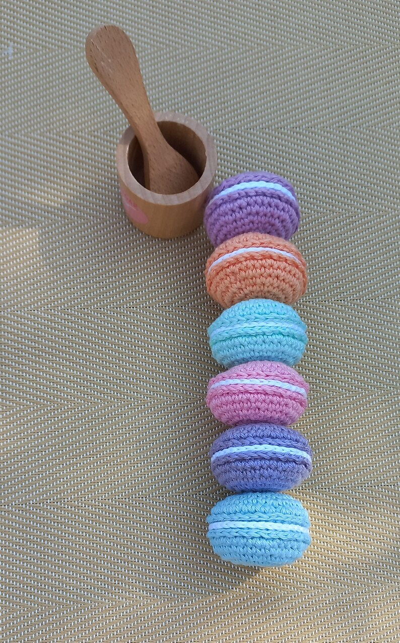 Lot de 6 macarons pastels dinette au crochet. image 3