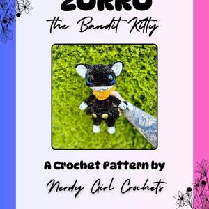 Peut inclure: Un patron de crochet pour un Zorro le Bandit Kitty noir et blanc avec une écharpe jaune. L'image comprend le texte "ZORRO the Bandit Kitty" et "A Crochet Pattern by Nerdy Girl Crochets."