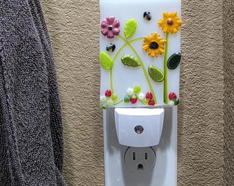 Handmade Fused Glass Garden Nightlight – LED Auto Sensor Flower, Strawberry & Bee Art