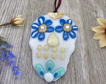 Colorful Sugar Skull Glass Ornament – Halloween & Día de los Muertos Decoration
