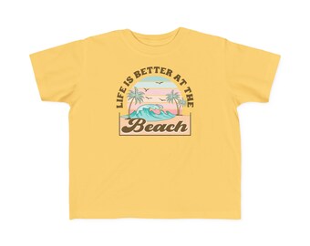 La vie est meilleure à la plage T-shirt en jersey fin pour tout-petits