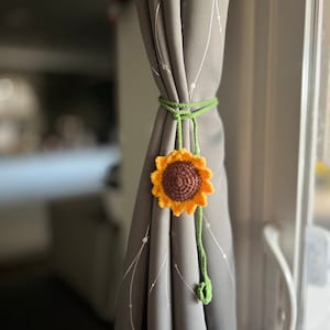 Handmade Crochet Sunflower Curtain Tie Back: Floral Home Decor