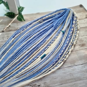 Rastas de crochet Rastas y trenzas sintéticas azules, blancas y grises Rastas DE de doble punta o SE de una sola punta Extensión de cabello para toda la cabeza