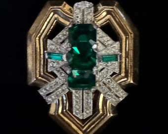 McClellan Barclay fur  clip emerald and clear rhinestones. Signed McClellan Barclay. From 30s  Excellent condition