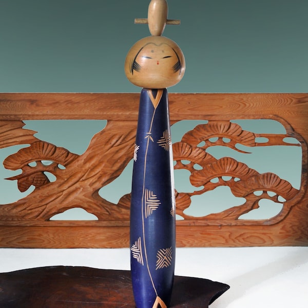 Sosaku ( kokeshi créative ) japonaise , vintage ,en bois, réalisée par Inosuke Kobayashi.