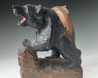 Statuette artisanale d'ours Aïnou en bois