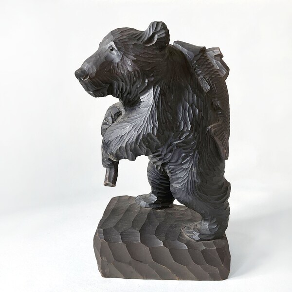 Statuette artisanale d'ours Aïnou en bois